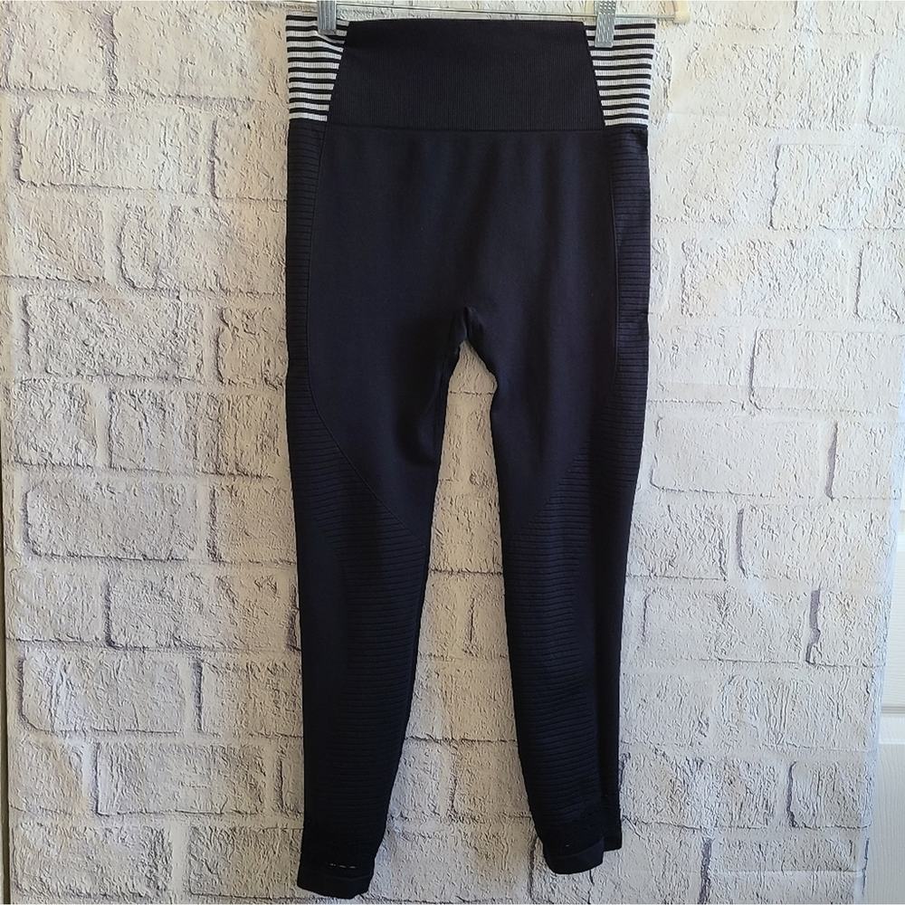 Fashion Nova Work‎ For It Black Active Capri Leggings Size Medium